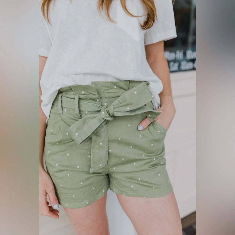 Nwt‎ High Waist Green Polka Dot paper bag Shorts